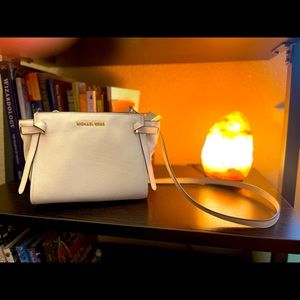 Michael Kors Cassie Medium Messenger